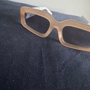 Dezi read the room shades with pouch and original box